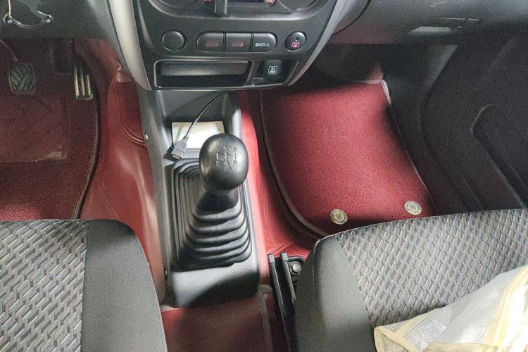 Used Suzuki Jimny 2015 1.3 MT JLX Gear Lever