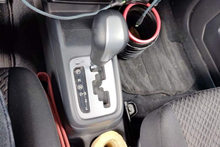 Used Suzuki Jimny 2015 1.3 AT JLX Gear Lever