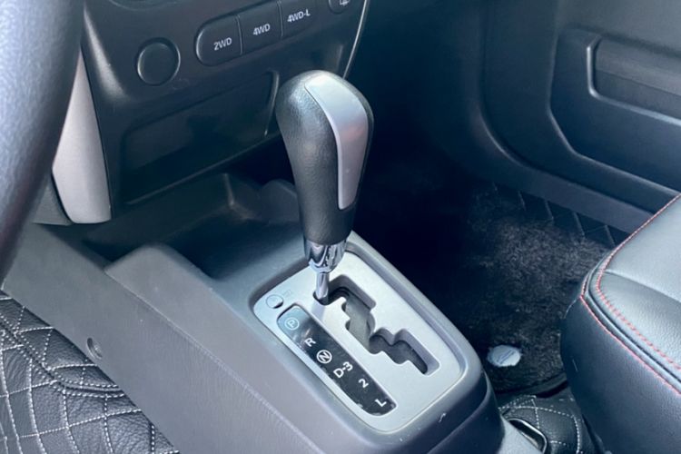Used Suzuki Jimny 2015 1.3 AT JLX Gear Lever