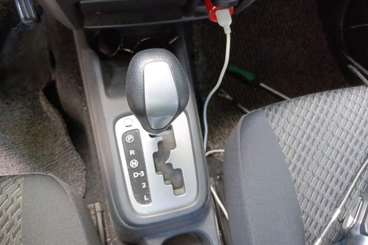 Used Suzuki Jimny 2015 1.3 AT JLX Gear Lever