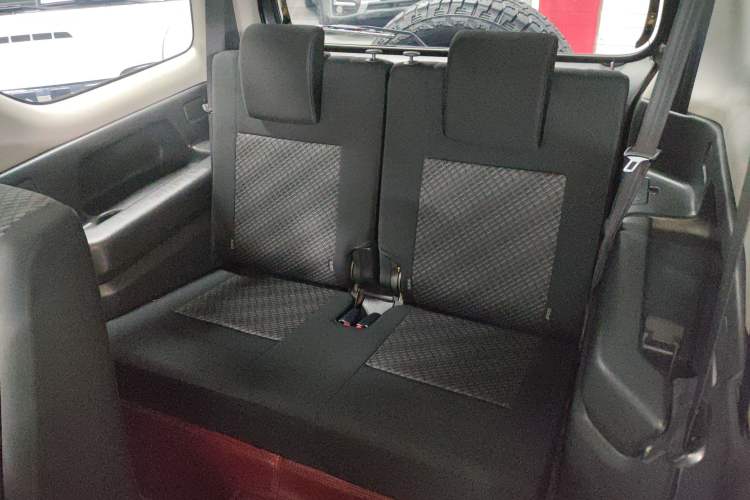Used Suzuki Jimny 2015 1.3 MT JLX Interior 4