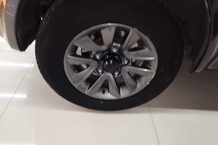 Used Suzuki Jimny 2015 1.3 AT JLX Left Front Wheel Hub
