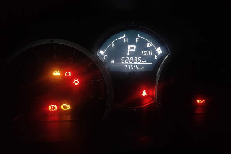 Used Suzuki Jimny 2015 1.3 AT JLX Odometer Close Up