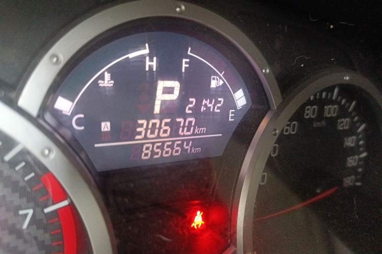 Used Suzuki Jimny 2015 1.3 AT JLX Odometer Close Up