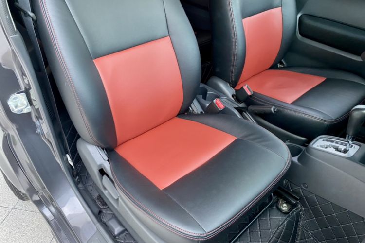 Used Suzuki Jimny 2015 1.3 AT JLX Right Front Seat