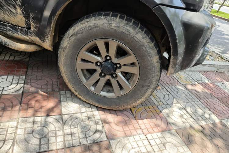 Used Suzuki Jimny 2015 1.3L AT JLX Navigation Edition Right Front Wheel Hub