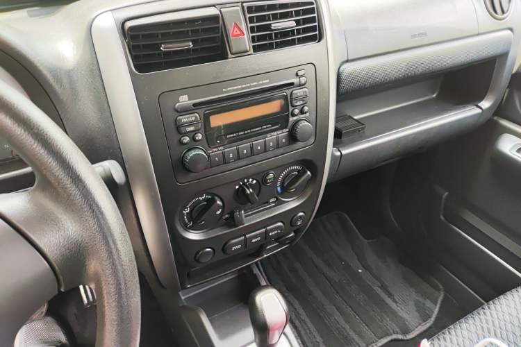 Used Suzuki Jimny 2015 1.3 AT JLX Audio And AC Panel