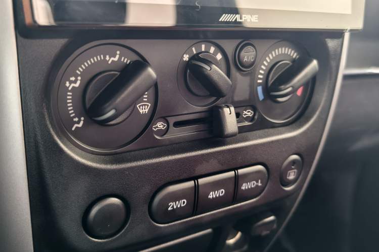 Used Suzuki Jimny 2015 1.3 AT JLX Audio And AC Panel