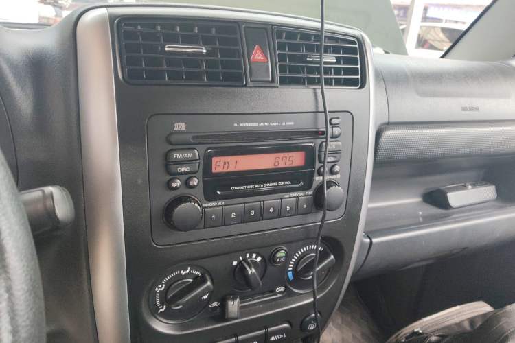 Used Suzuki Jimny 2015 1.3 AT JLX Audio And AC Panel