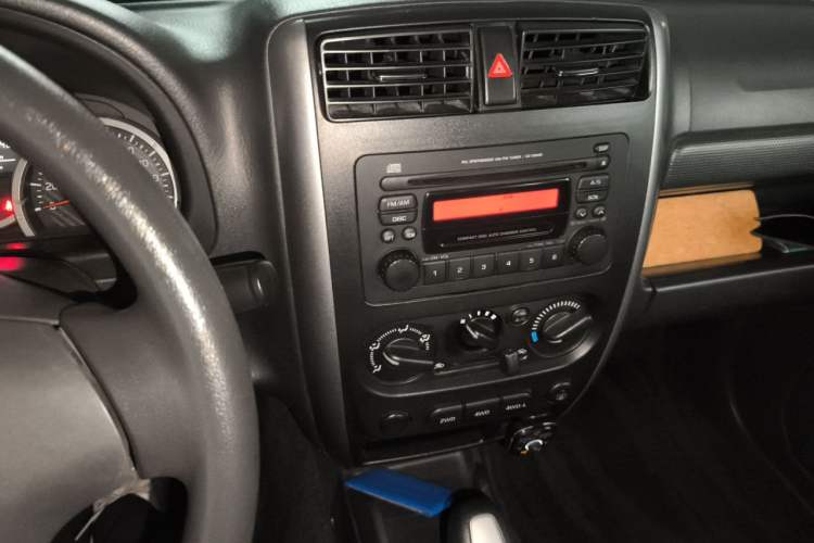 Used Suzuki Jimny 2015 1.3 AT JLX Audio And AC Panel