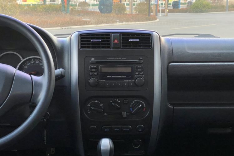 Used Suzuki Jimny 2015 1.3 AT JLX Audio And AC Panel