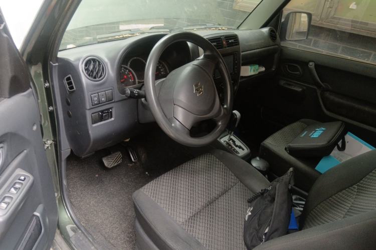 Used Suzuki Jimny 2015 1.3 AT JLX Center Console