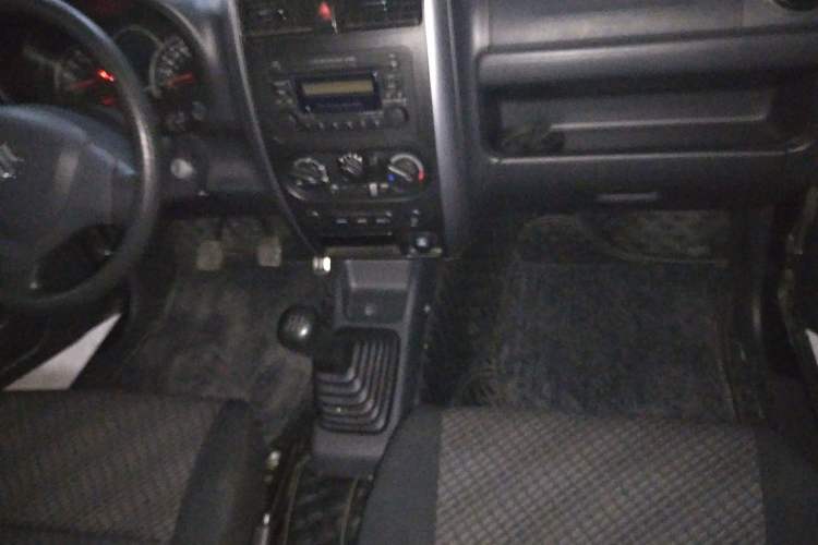 Used Suzuki Jimny 2015 1.3 MT JLX Center Console