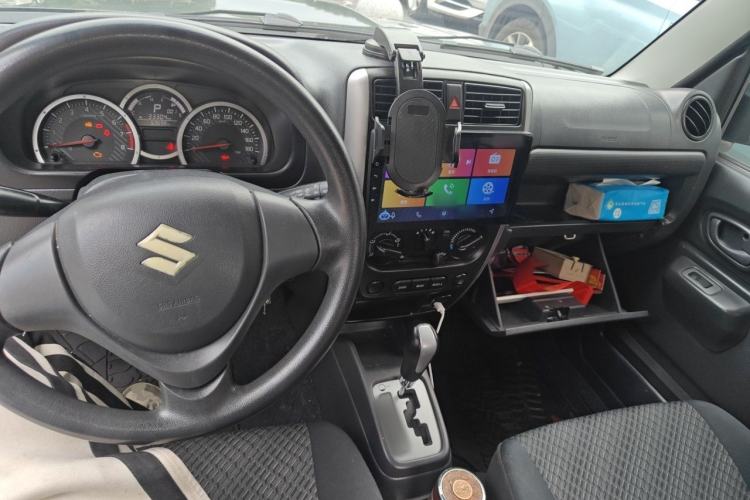 Used Suzuki Jimny 2015 1.3 AT JLX Center Console