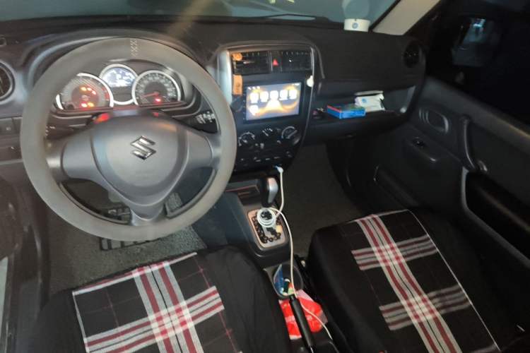 Used Suzuki Jimny 2015 1.3 AT JLX Center Console