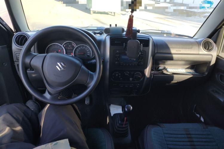 Used Suzuki Jimny 2015 1.3 MT JLX Center Console