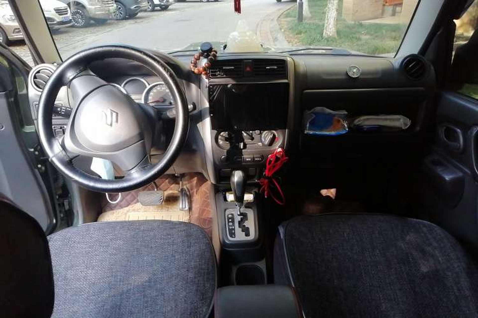 Used Suzuki Jimny 2015 1.3 AT JLX Center Console