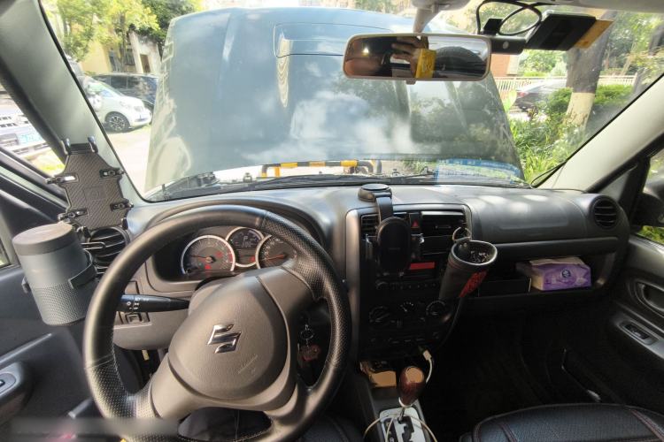 Used Suzuki Jimny 2015 1.3 AT JLX Center Console
