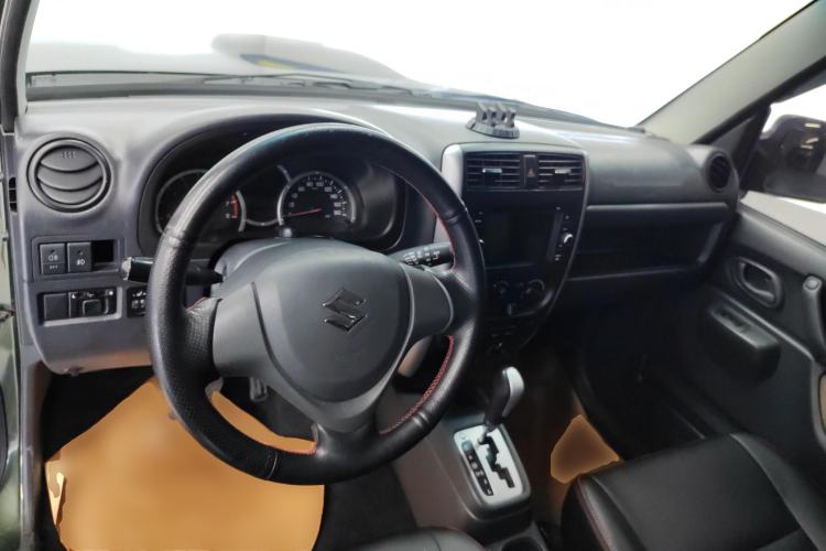 Used Suzuki Jimny 2015 1.3 AT JLX Center Console