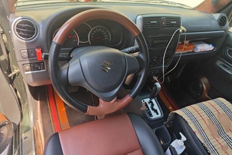 Used Suzuki Jimny 2015 1.3 AT JLX Center Console
