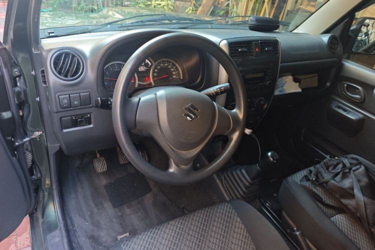 Used Suzuki Jimny 2015 1.3 MT JLX Center Console
