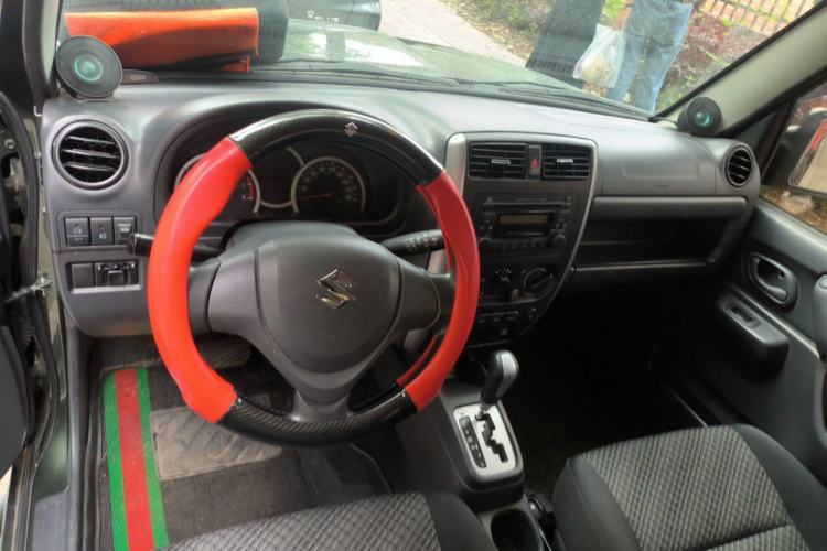 Used Suzuki Jimny 2015 1.3 AT JLX Center Console