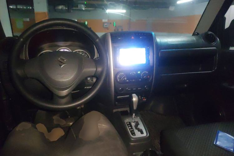 Used Suzuki Jimny 2015 1.3 AT JLX Center Console
