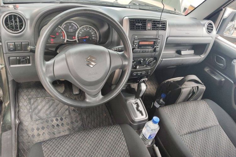 Used Suzuki Jimny 2015 1.3 AT JLX Center Console
