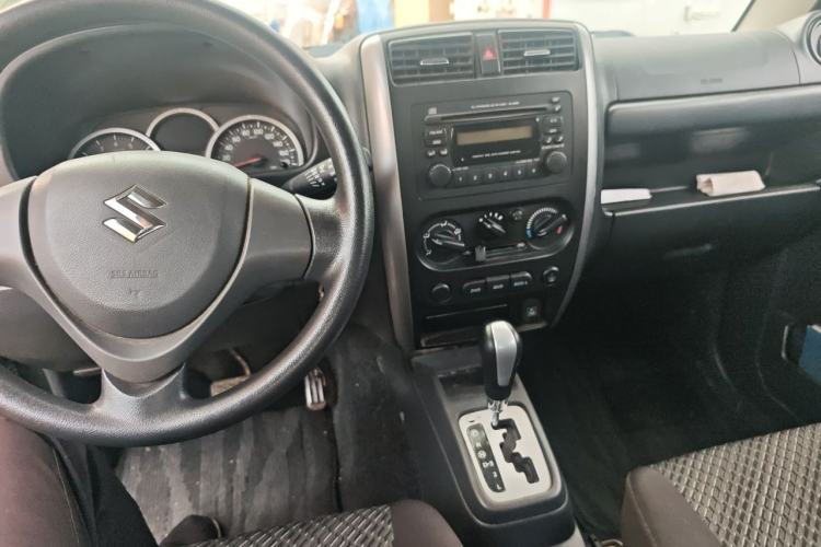 Used Suzuki Jimny 2015 1.3 AT JLX Center Console