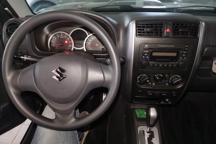 Used Suzuki Jimny 2015 1.3 AT JLX Center Console
