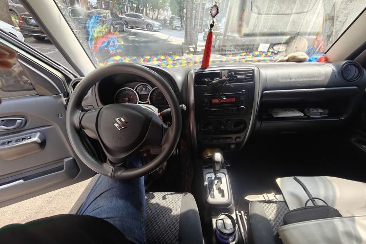Used Suzuki Jimny 2015 1.3 AT JLX Center Console