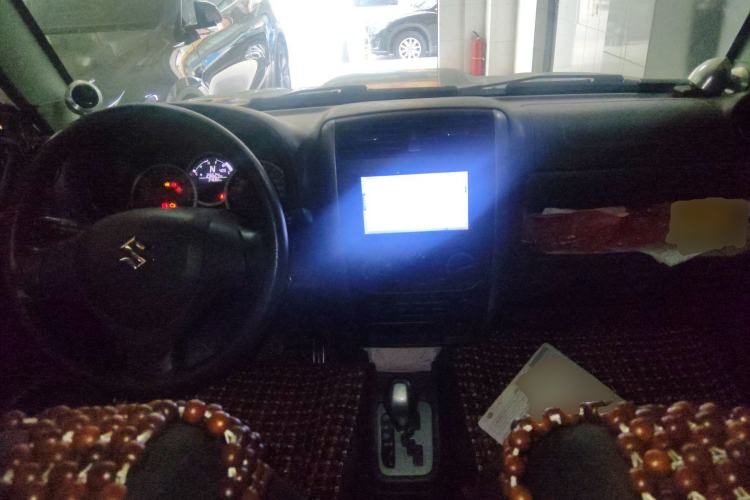 Used Suzuki Jimny 2015 1.3 AT JLX Center Console