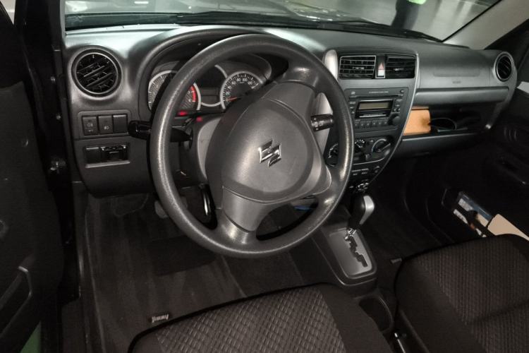 Used Suzuki Jimny 2015 1.3 AT JLX Center Console