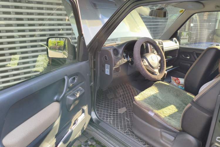 Used Suzuki Jimny 2015 1.3 AT Mode3 Navigation Edition Driver Seat
