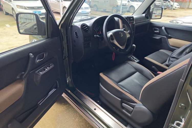 Used Suzuki Jimny 2015 1.3 AT Mode3 Navigation Edition Driver Seat