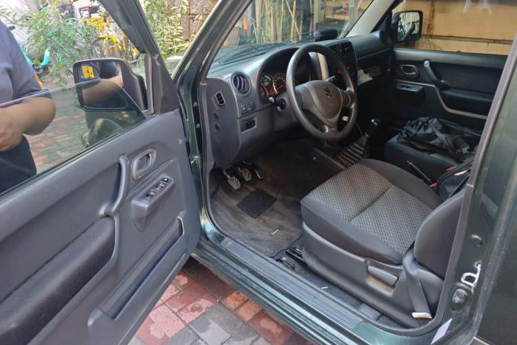 Used Suzuki Jimny 2015 1.3 MT JLX Driver Seat