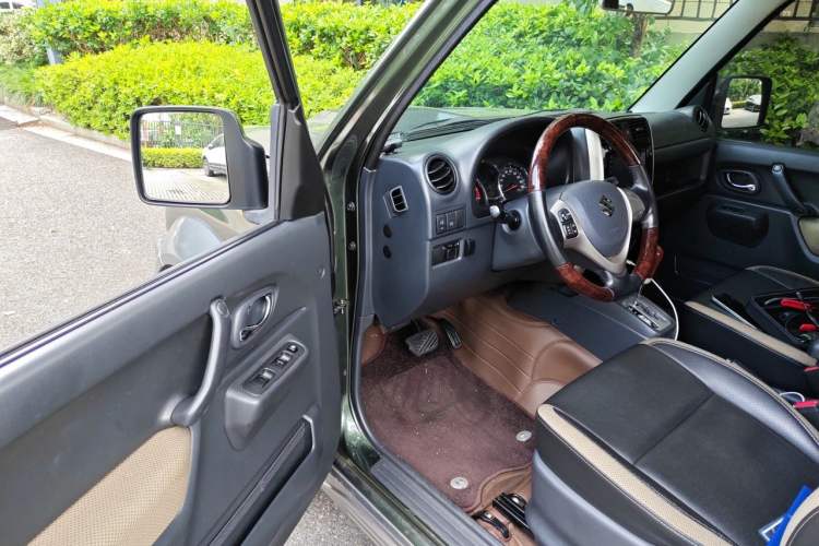 Used Suzuki Jimny 2015 1.3 AT Mode3 Navigation Edition Driver Seat