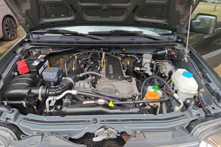Used Suzuki Jimny 2015 1.3 AT Mode3 Navigation Edition Engine Bay