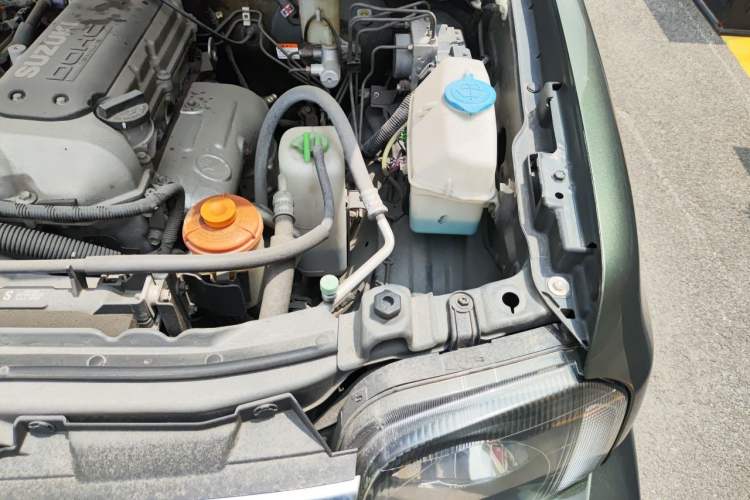 Used Suzuki Jimny 2015 1.3 AT JLX Engine Bay Left
