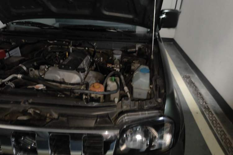 Used Suzuki Jimny 2015 1.3 AT JLX Engine Bay Left