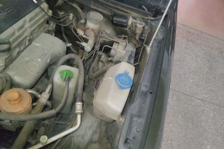 Used Suzuki Jimny 2015 1.3 AT JLX Engine Bay Left