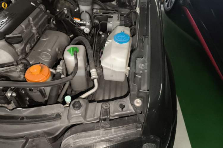 Used Suzuki Jimny 2015 1.3 AT JLX Engine Bay Left