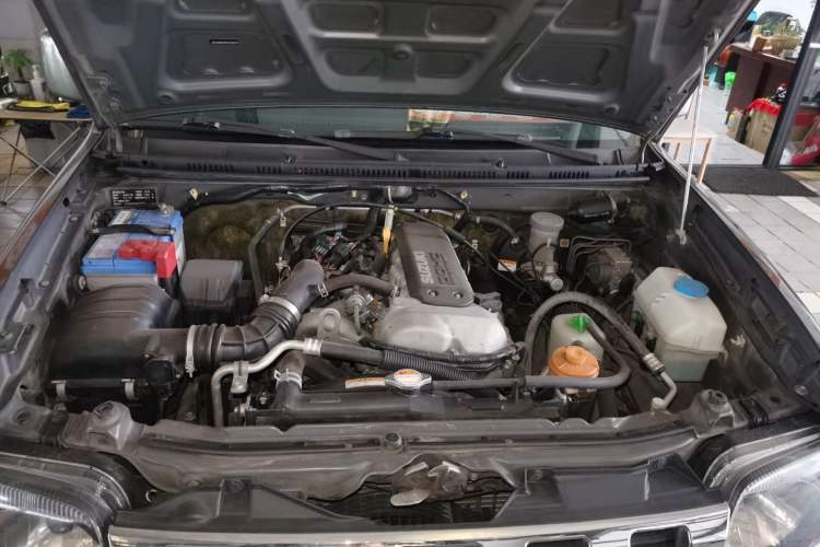 Used Suzuki Jimny 2015 1.3 AT JLX Engine Bay