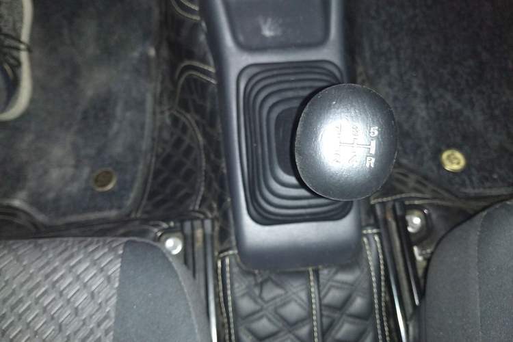 Used Suzuki Jimny 2015 1.3 MT JLX Gear Lever