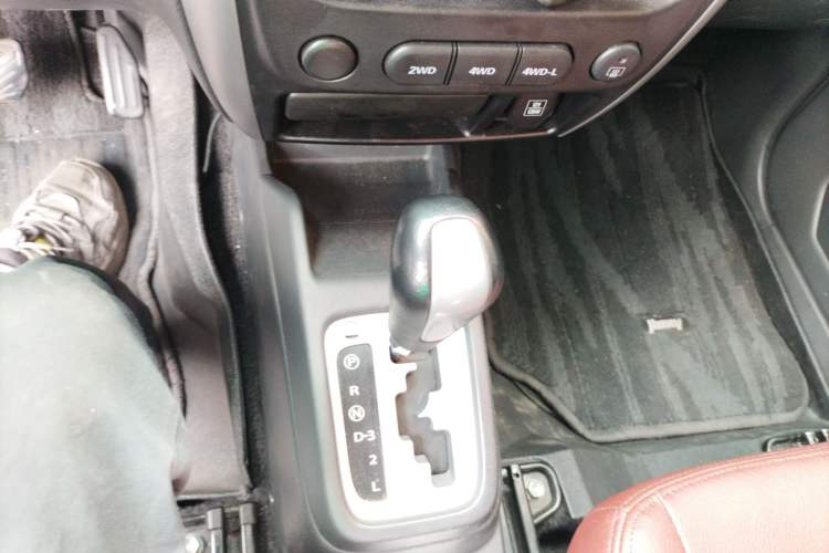 Used Suzuki Jimny 2015 1.3 AT JLX Gear Lever