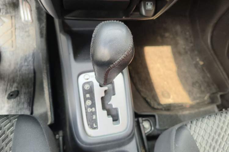 Used Suzuki Jimny 2015 1.3 AT JLX Gear Lever
