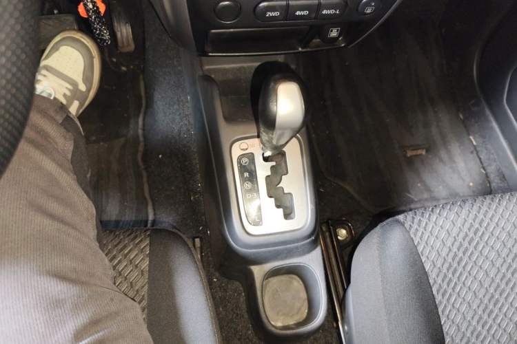 Used Suzuki Jimny 2015 1.3 AT JLX Gear Lever