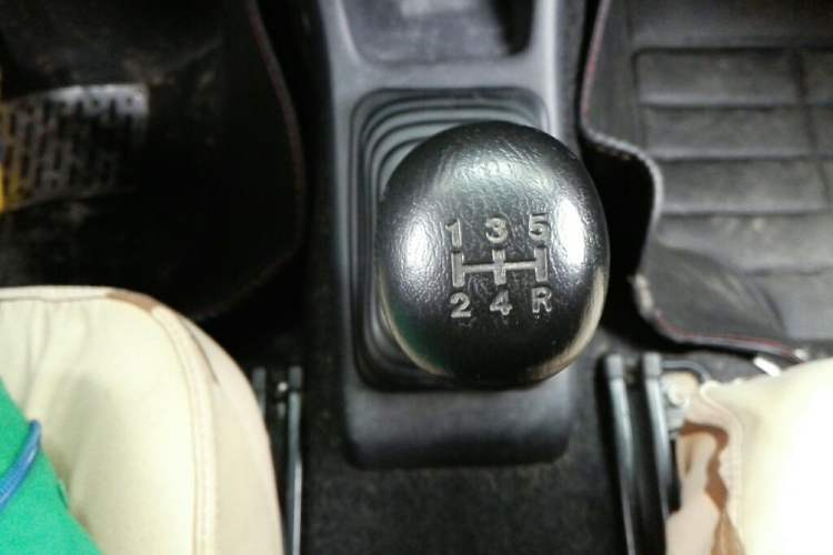 Used Suzuki Jimny 2015 1.3 MT JLX Navigation Edition Gear Lever
