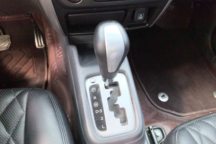 Used Suzuki Jimny 2015 1.3 AT JLX Gear Lever