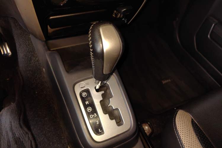 Used Suzuki Jimny 2015 1.3 AT Mode3 Navigation Edition Gear Lever
